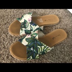 American eagle sandals